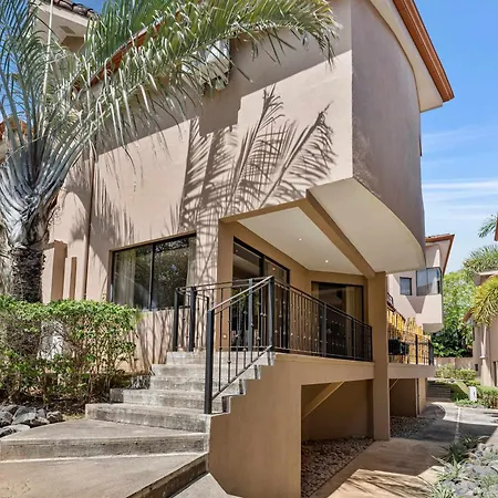 Charming Villa Walking Distance To The Beach