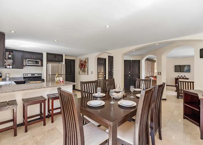 Holiday home Dual Kitchens, Pool, 3-min Walk To The